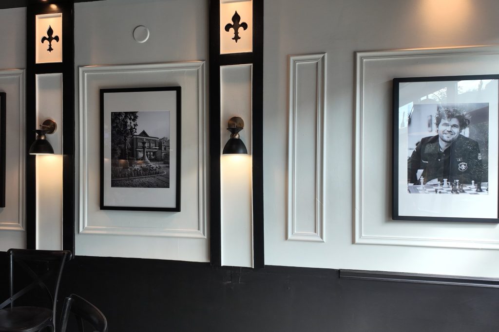 interior_chess_gallery_wall